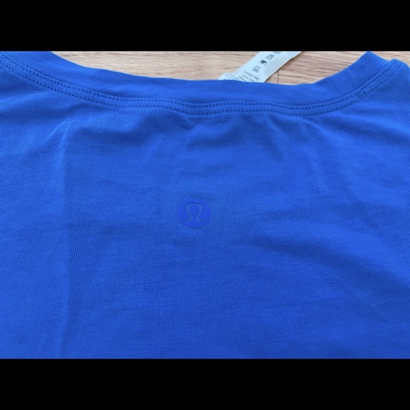 BLUE Lululemon Cates T-Shirt - Picture 4 of 5